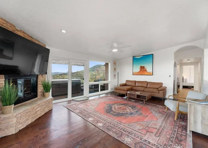Luxury Uptown With Views And Hot Tub Ferienhaus
