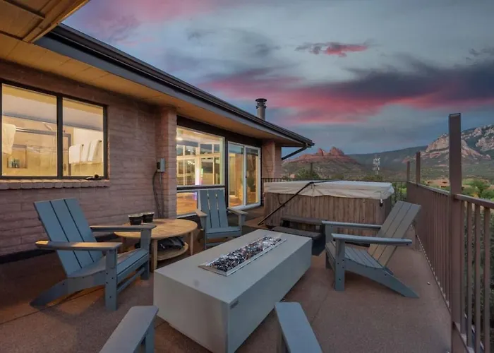 Ferienhaus Luxury Uptown With Views And Hot Tub