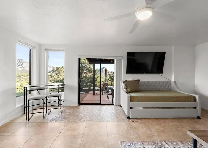 Luxury Uptown With Views And Hot Tub *