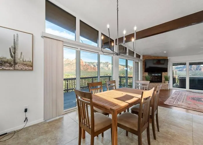 Luxury Uptown With Views And Hot Tub Ferienhaus