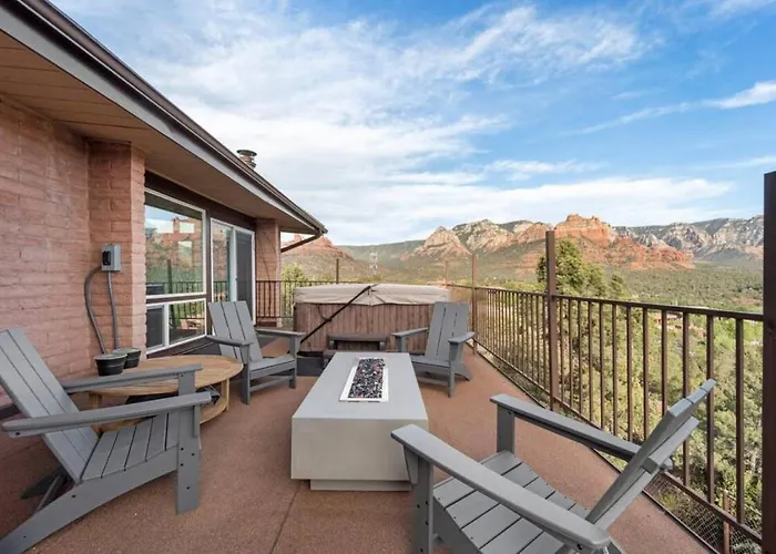 Luxury Uptown With Views And Hot Tub