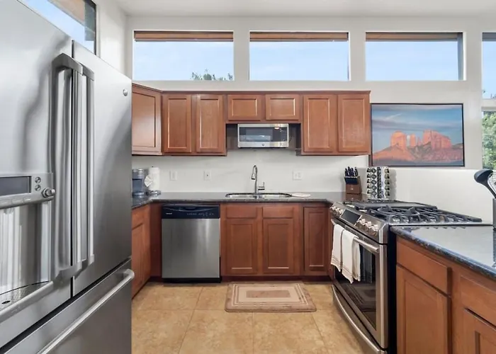 Luxury Uptown With Views And Hot Tub Ferienhaus